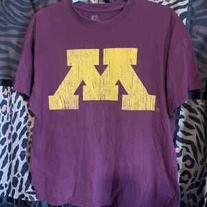 Distressed MN Gophers Tee Size L